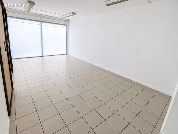A venir - Bureau individuel 21m2 - Vide ou meublé 360 H.T C.C