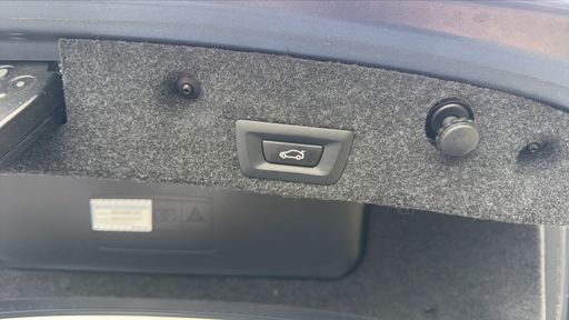 BMW M5 4.4 i V8 560 DKG7 - M – 2013 – 85883 km – Essence – Boîte Automatique — photo 8
