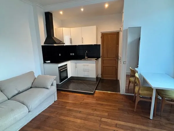 Appartement meublé 33,66m² — Maisons-Alfort, face à la mairie — 1300/mois (CC)