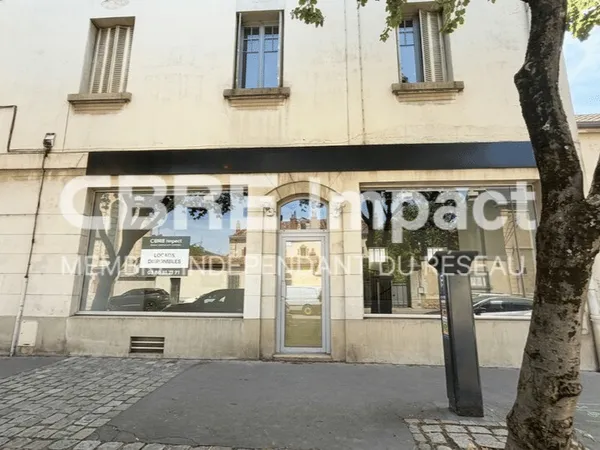 Local commercial 210 m²