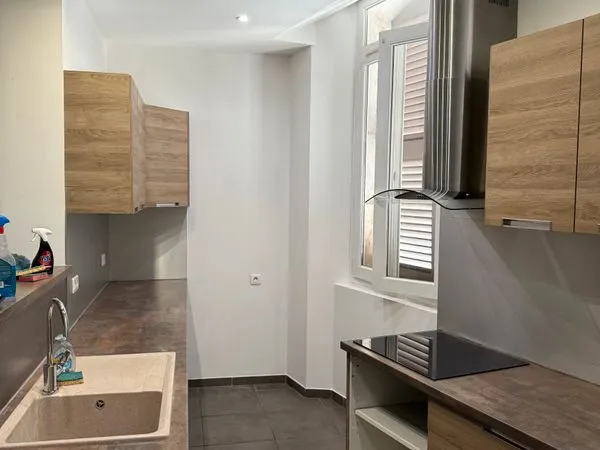Appartement Cuers plein centre-ville, face aux écoles