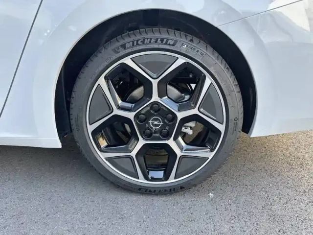 Opel Astra sports tourer 1.2 turbo hybride 145 ch automatique — photo 13