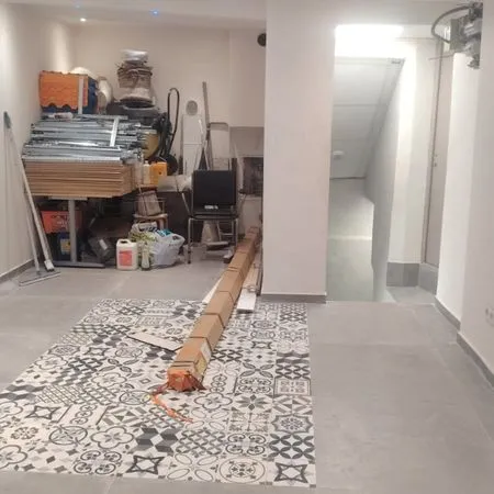 à louer - local rénové avec grande cave - toulon