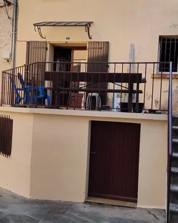 Vends maison de village avec terrasse et jardin