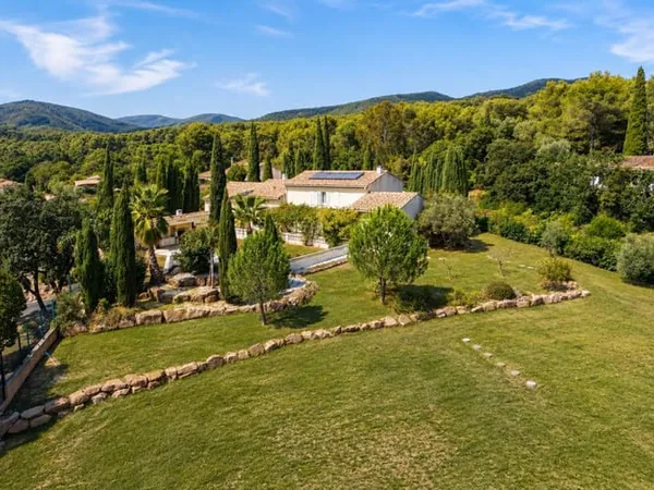 Demeure de prestige - Solliès-Pont - 268 m²