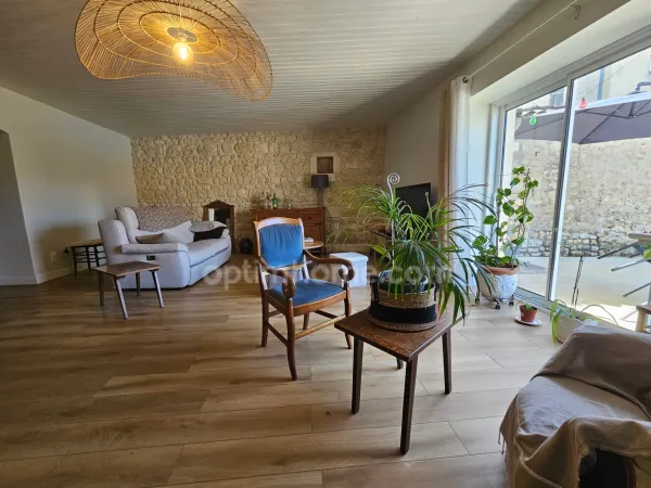 Maison charentaise de 230 m², 5 chambres, un bureau, piscine et un garage de 90 m² LINARS (16)