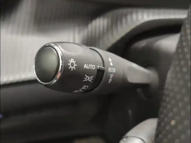 Peugeot 2008 e- 136ch allure pack — photo 12