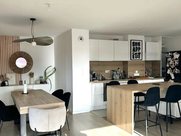 Bel appartement récent de 85 m² avec 2 balcons et 2 places de parking