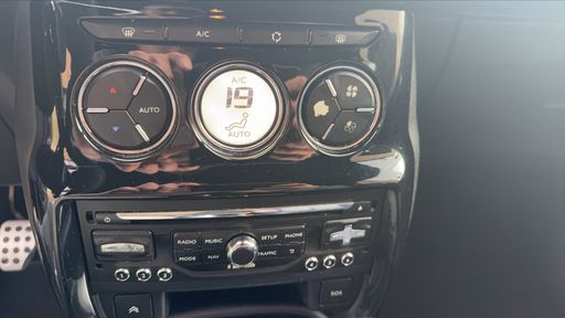 Citroen DS3 1.6 BlueHDi 120 - Sport Chic – 2015 – 125399 km – Diesel – Boîte Manuelle — photo 13
