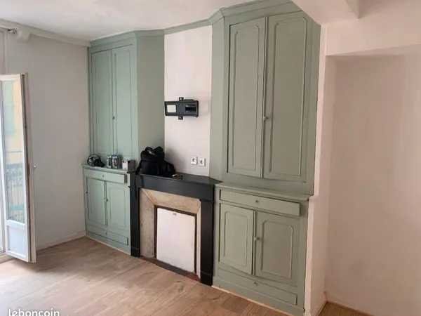Studio à louer à l'année