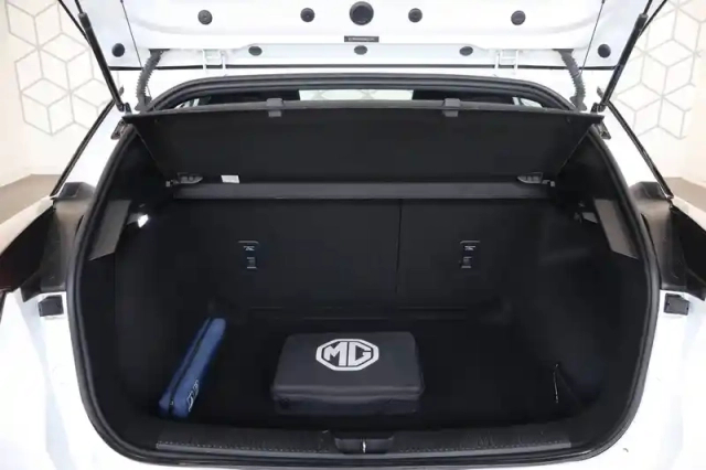 Mg Mg4 electric 51kwh - 125 kw 2wd — photo 10