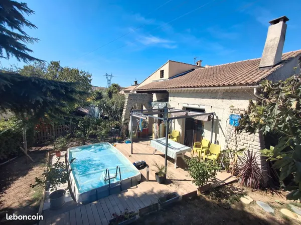 Grande maison rénovée au calme