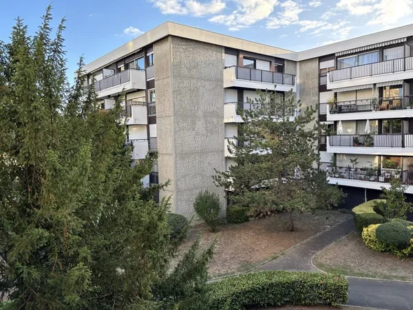 Appartement T2 rénové avec balcon et parking - Mérignac cent