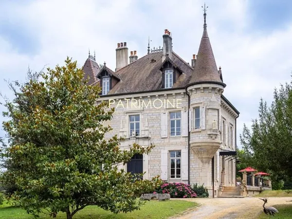 Maison 11 pièces 746 m²