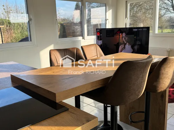 Maison lumineuse de plain-pied avec terrain constructible