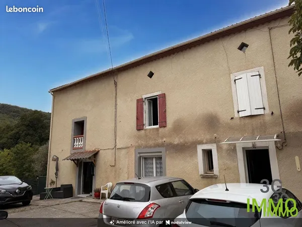 Ancien corps de ferme avec 3 logements, dépendances et terrain de 2 128 m²