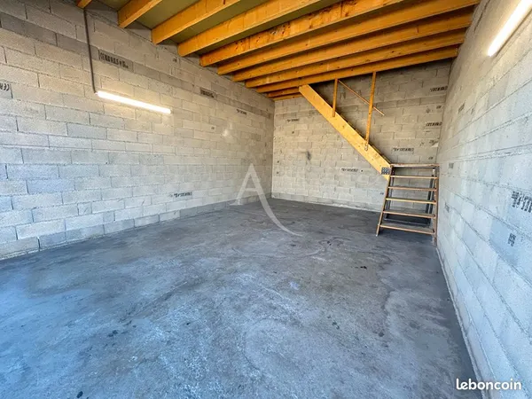 Local 69 m² PEYRIAC DE MER