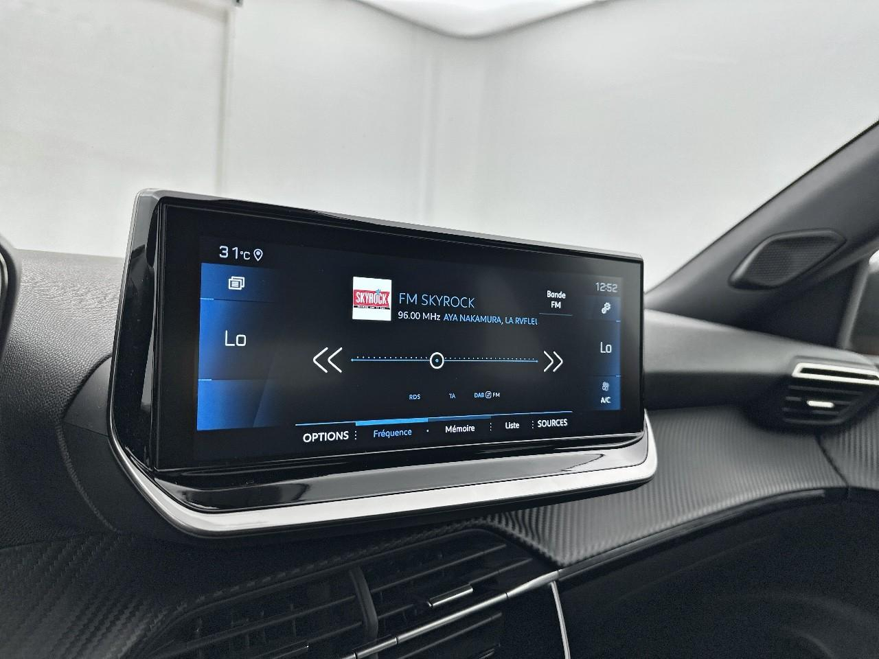 Peugeot 2008 puretech 130 s&s eat8 allure pack — photo 22