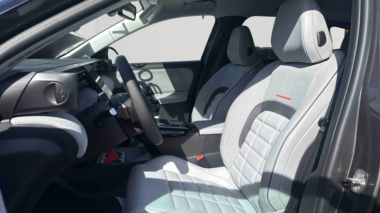Citroen C5 Aircross Hybride 145 e-DCS6 — photo 11