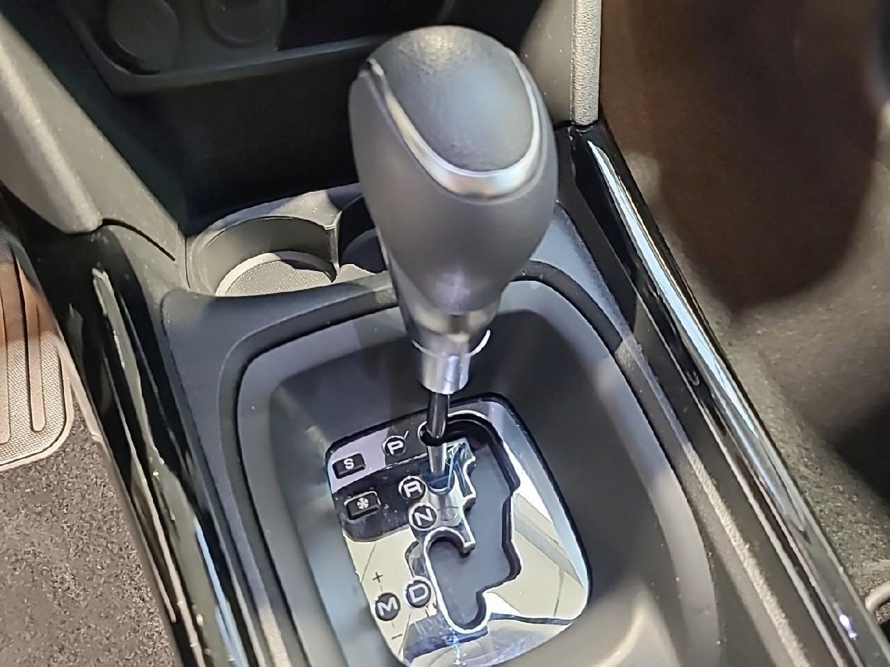 Peugeot 2008 puretech 130ch s&s eat6 allure — photo 19