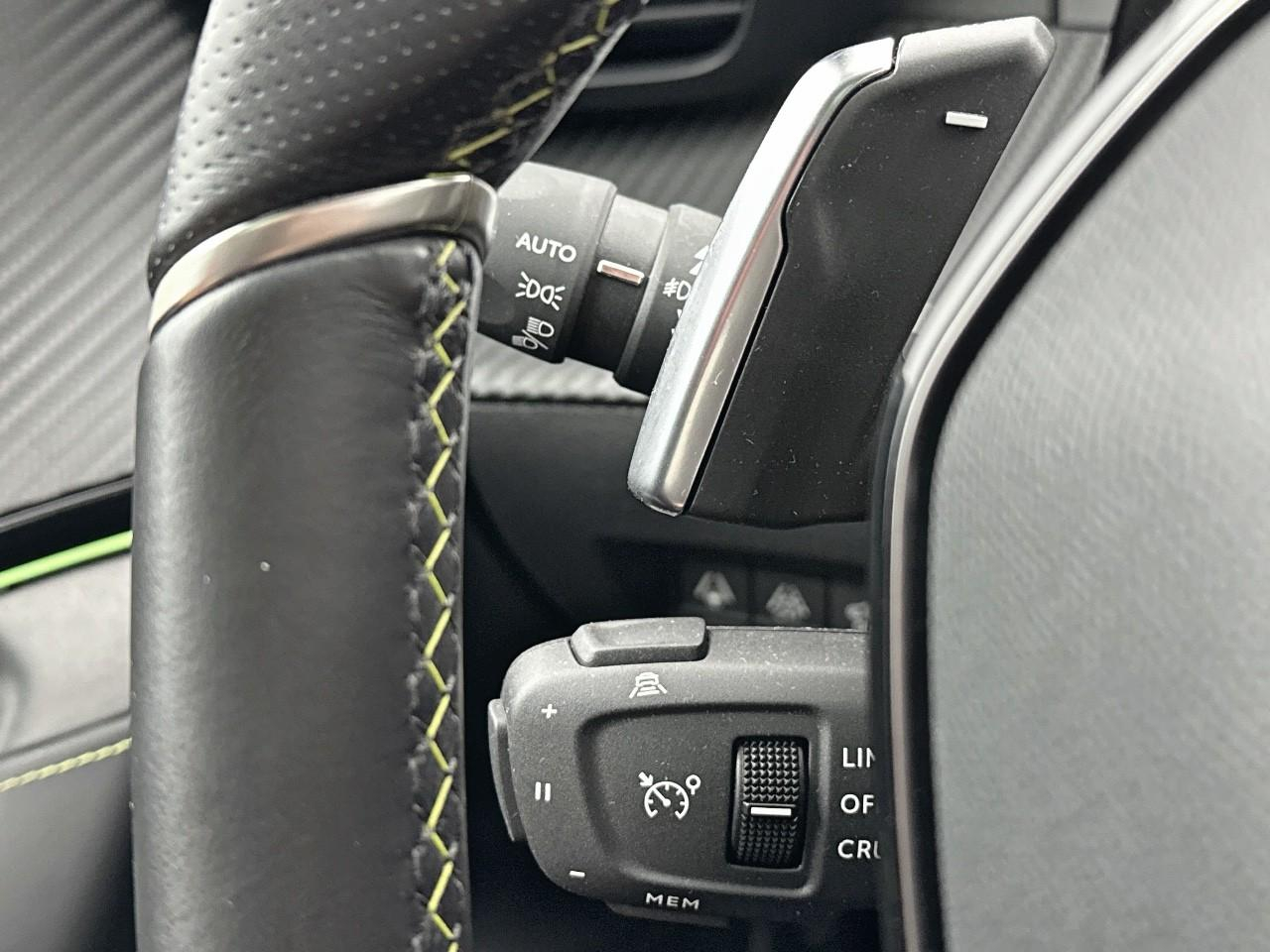 Peugeot 2008 puretech 130 s&s eat8 gt line — photo 17