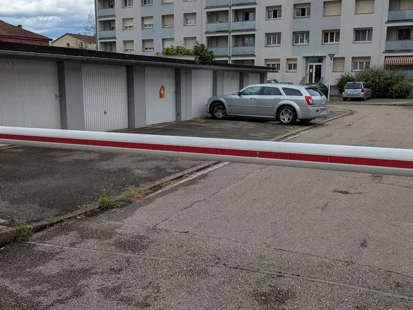 Garage a vendre face champ de foire de bourg en bresse