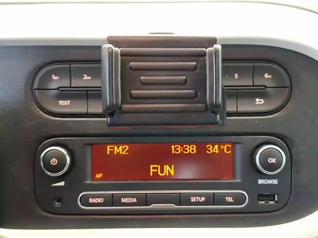 Renault Twingo iii e-tech — photo 30