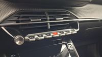 Peugeot 2008 1.5 BlueHDi 130ch S&S Allure Pack EAT8 125g — photo 15