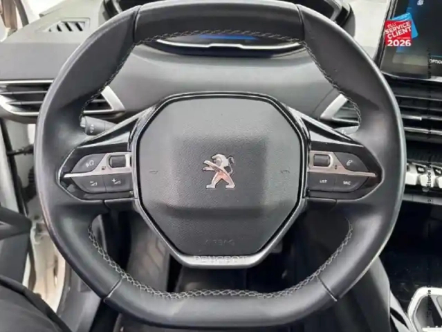 Peugeot 3008 1.2 puretech 130ch s&amp;s allure pack — photo 12