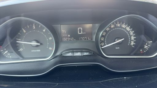 Peugeot 2008 1.5 BlueHDi 100 - Allure – 2019 – 132342 km – Diesel – Boîte Manuelle — photo 16