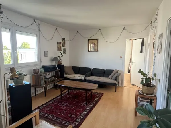 CAUDERAN CENTRE-T3 LUMINEUX ET DERNIER ETAGE