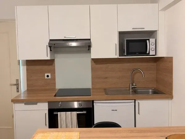 A LOUER Appartement Nice GARE 1 pièce(s) 25 m2 avec balcon meublé