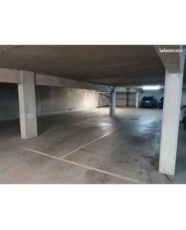 Parking couvert sécurisé