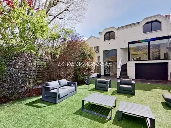 Maison 6 pièces 233 m²