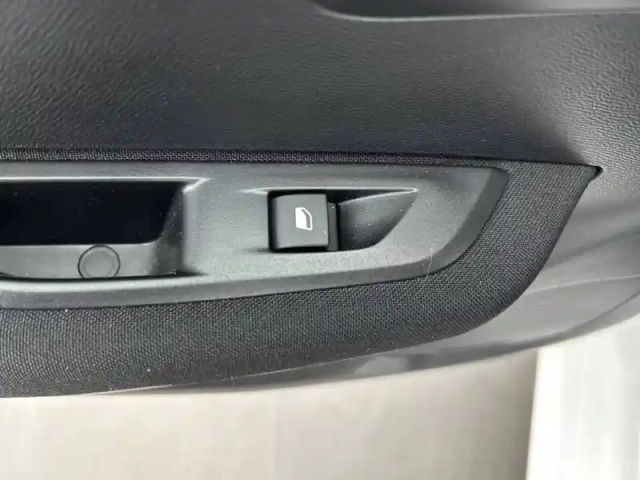 Peugeot 208 electrique 50 kwh 136ch — photo 43