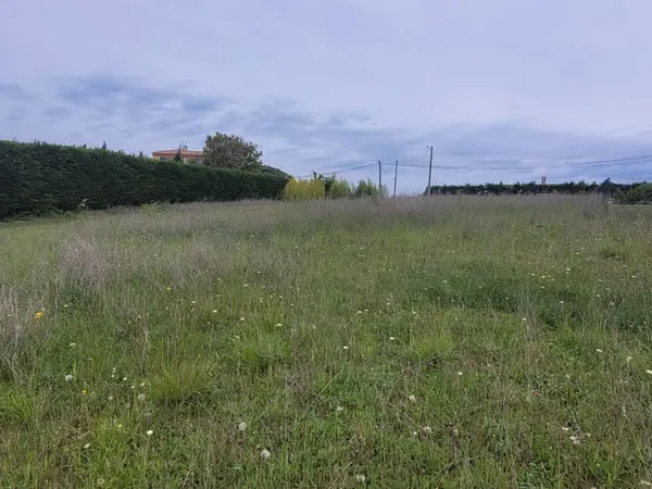 Terrain 900 m²