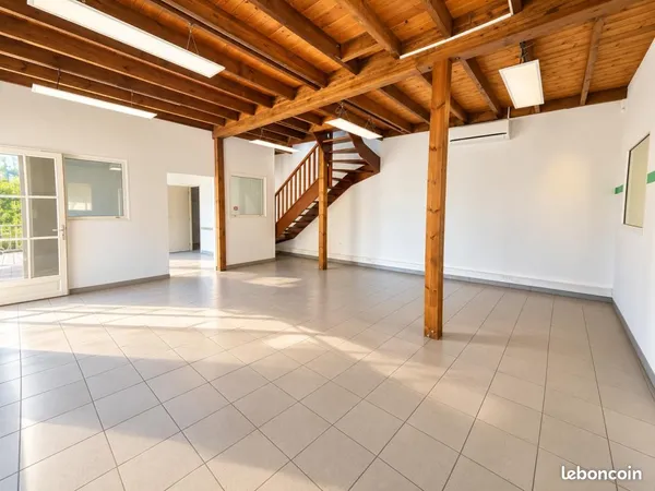Bureaux 158 m²