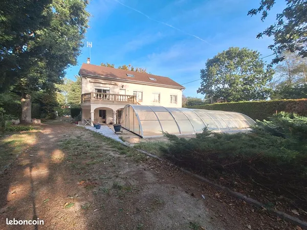 Propriété 9 pièces 233 m²