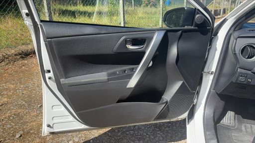 Toyota Auris 1.4 D-4D 90 - Business – 2015 – 149965 km – Diesel – Boîte Manuelle — photo 46