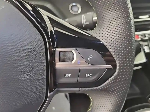 Peugeot 2008 electrique 54 kwh 156 ch — photo 21