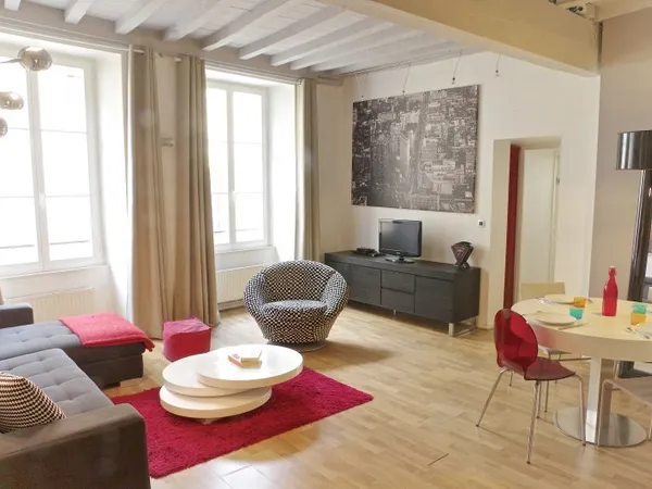 Loue appartement meublé T2 à Bordeaux, 62m², 1 chambre [Ref : América]