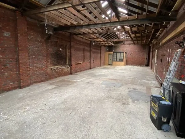 Local 159 m²