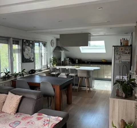 Appartement type 3 dernier étage avec jardin