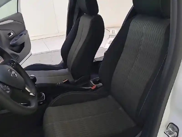 Opel Corsa 1.2 turbo 100 ch bvm6 — photo 11