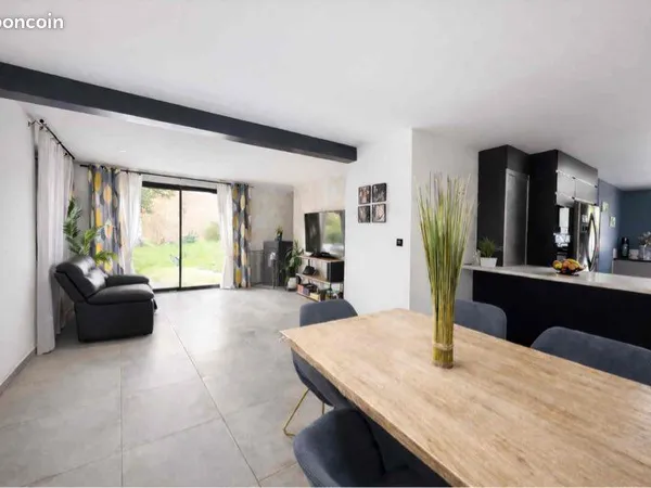 À LOUER - Maison T5 de 106 m² avec extérieur - Crots (05200)