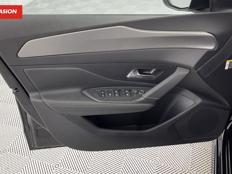 Peugeot 308 III 1.5 BlueHDi 130ch GT EAT8 — photo 13