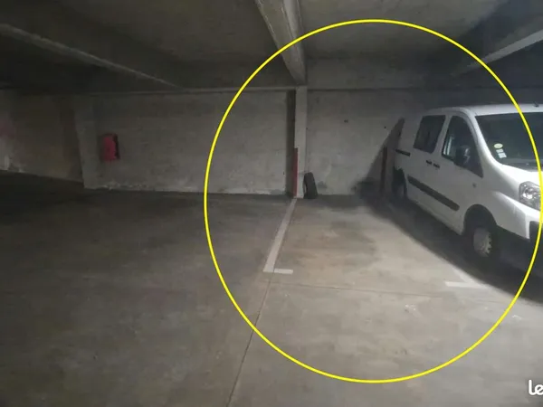 Location place de parking sécurisée - Boulevard de Courtais