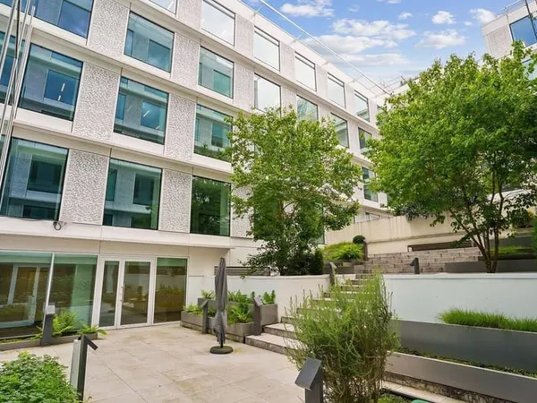 Bureaux 608 m²