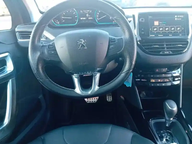 Peugeot 2008 1.2 puretech 110ch s&amp;s eat6 — photo 12