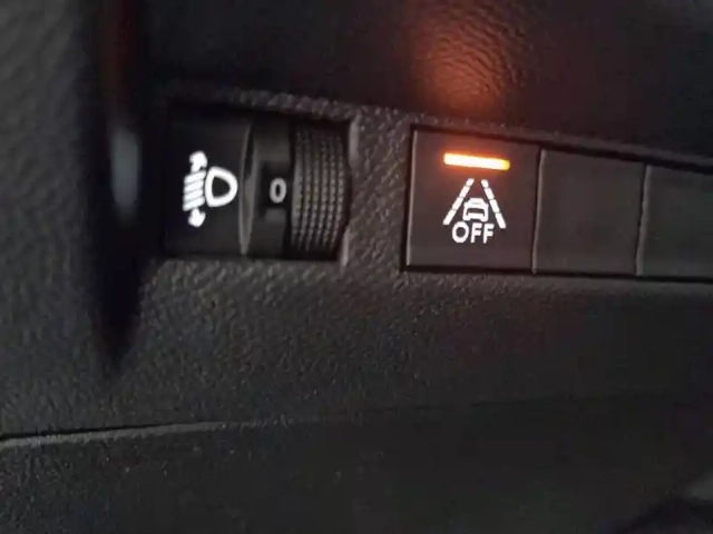 Peugeot 208 puretech 75 s&amp;s bvm5 — photo 32